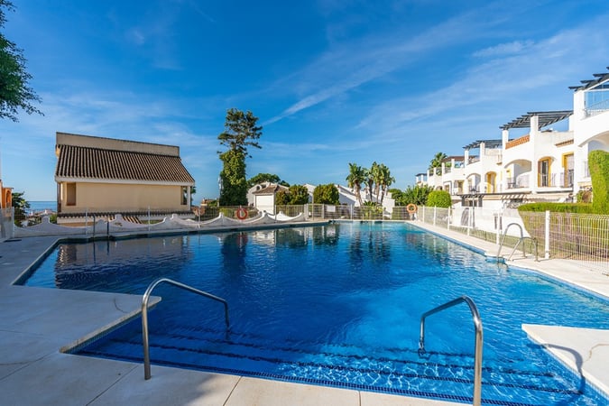 Villa in Marbella Del Este - view 1