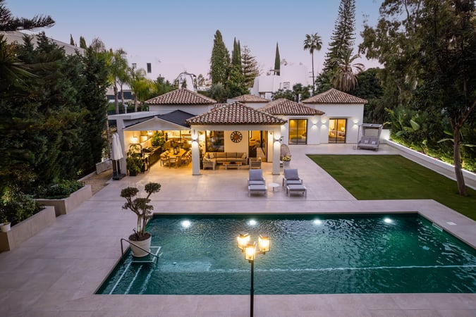 Villa in Nueva Andalucia - view 1