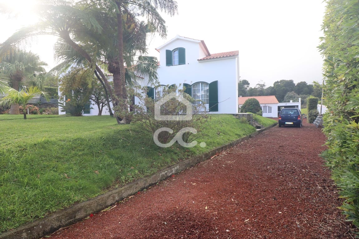 Villa in Sao Vicente - Image 3