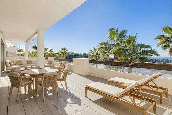 Apartment in Benahavis - view 1