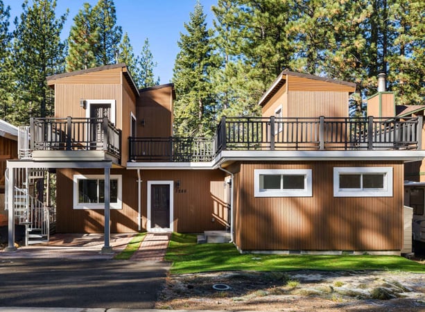 House in Stateline - view 1