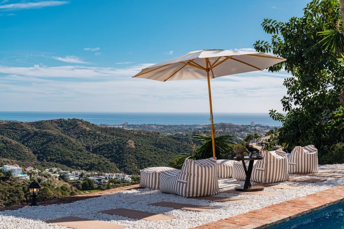 Villa in Urbanizacion la Heredia - view 1