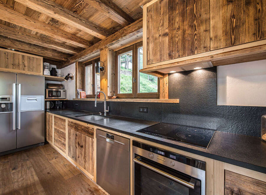 Apartment in Val-d'Isere - Image 2