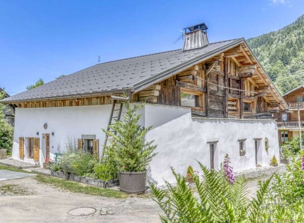 Chalet in Saint-Nicolas-de-Veroce - view 1