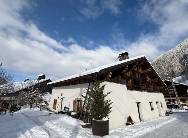 Chalet in Saint-Nicolas-de-Veroce - view 1