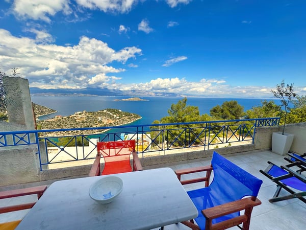 Villa in Sofikon - view 1