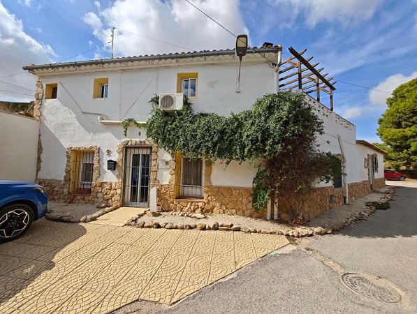 House in Raspay - view 1