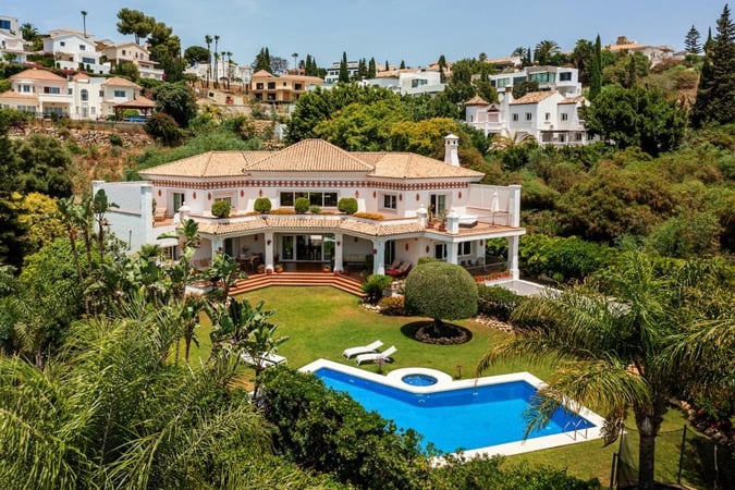 Villa in Benahavis - view 1