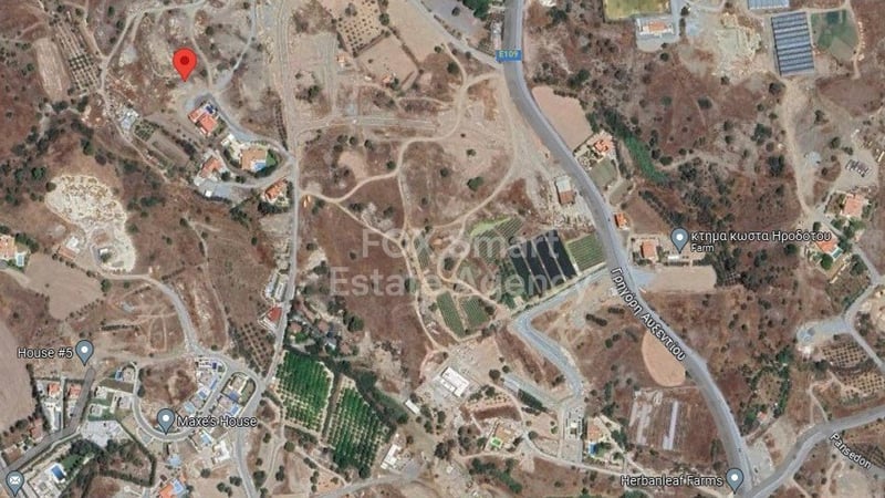 Land in Parekklisha - view 1