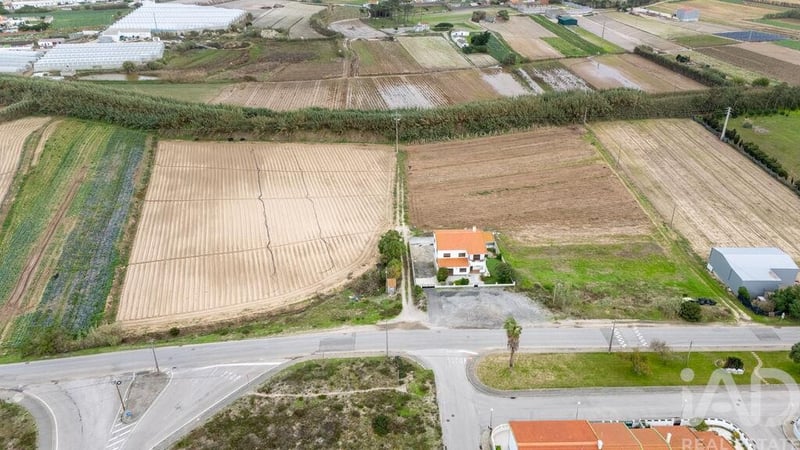 House in Atouguia da Baleia - view 1