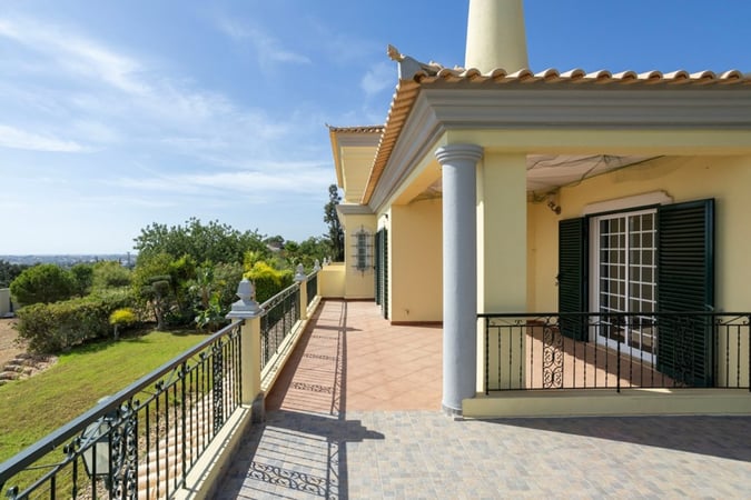 House in Moncarapacho - view 1