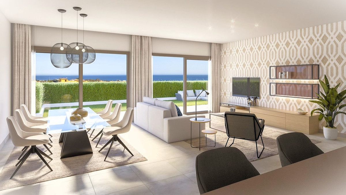 House in Estepona - Image 3