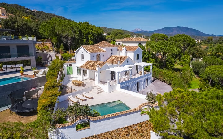 Villa in Benahavis - view 1