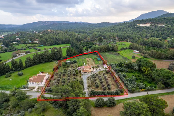 House in Pyrga - view 1