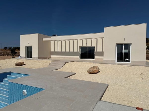 Villa in Pinoso - view 1