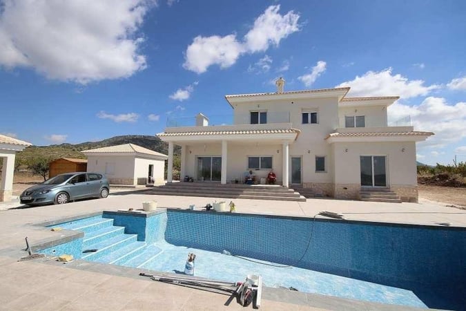 Villa in Pinoso - view 1