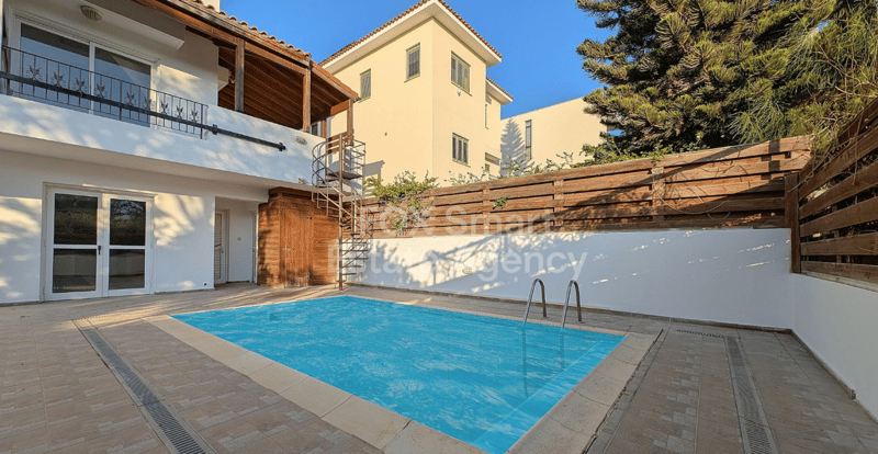 House in Agios Nikolaos - view 1