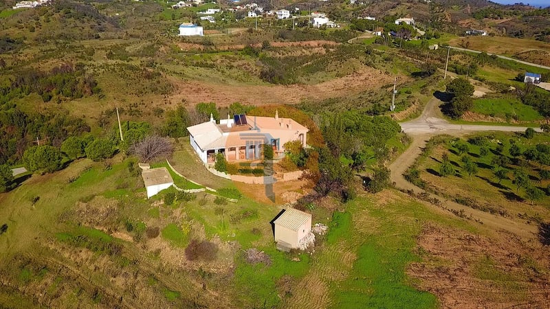 Villa in Conceicao - view 1