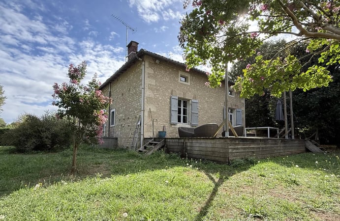House in Verteuil-sur-Charente - view 1