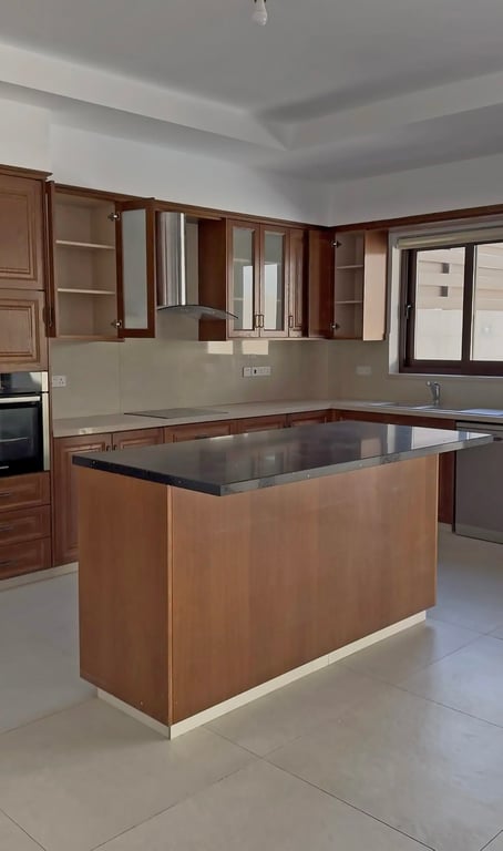 House in Kato Polemidia - Image 2