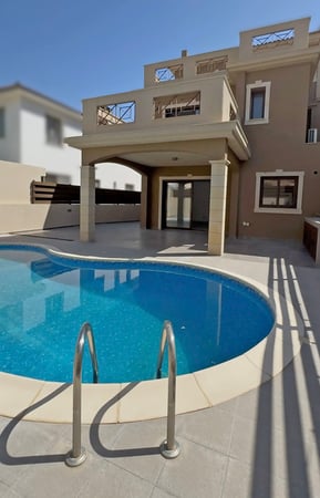 House in Kato Polemidia - view 1