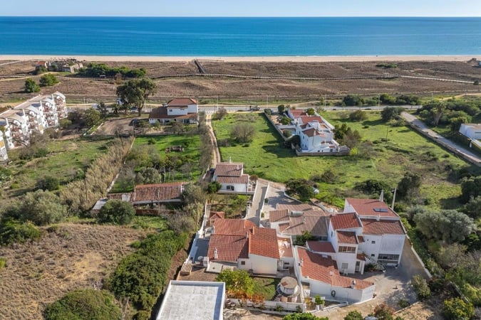 Villa in Meia Praia - view 1