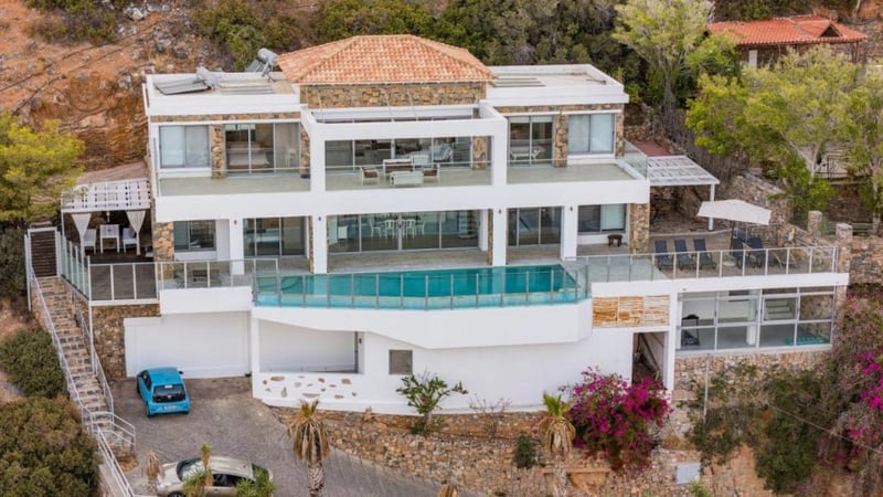 House in Agios Nikolaos - view 1