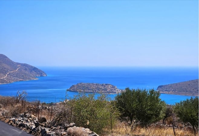 House in Agios Nikolaos - view 1