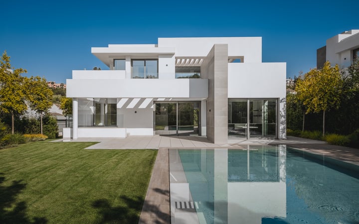 Villa in Estepona - view 1