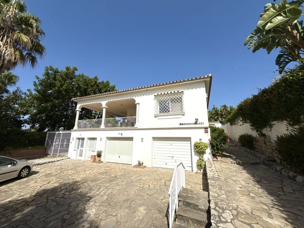 Villa in San Pedro de Alcantara - view 1