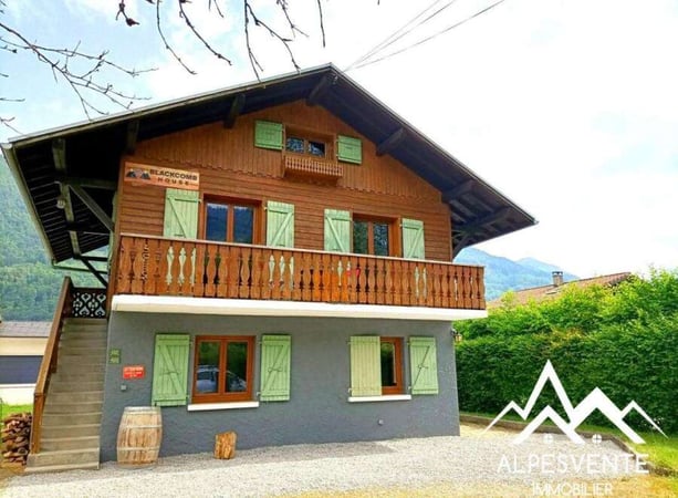 House in La Riviere-Enverse - view 1