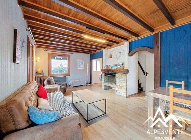 House in La Riviere-Enverse - view 1