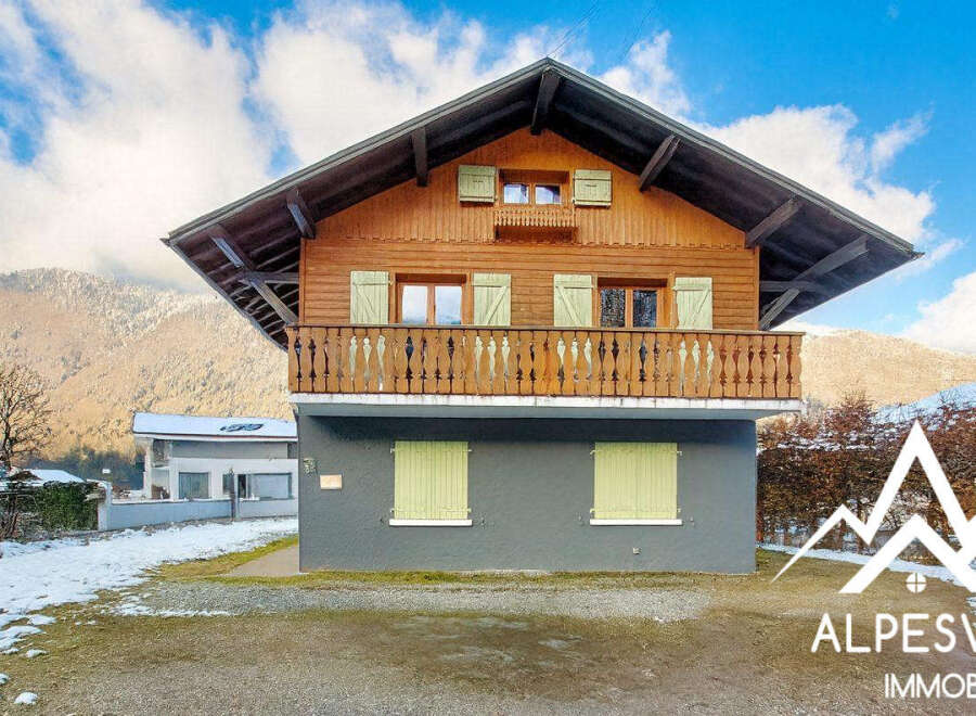 House in La Riviere-Enverse - Image 2