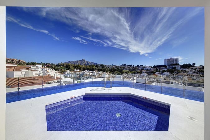 Apartment in Nueva Andalucia - view 1