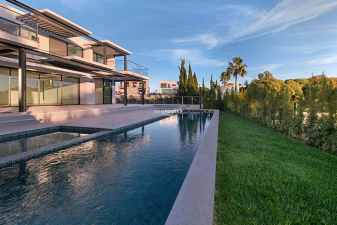 Villa in Olhos de Agua - view 1