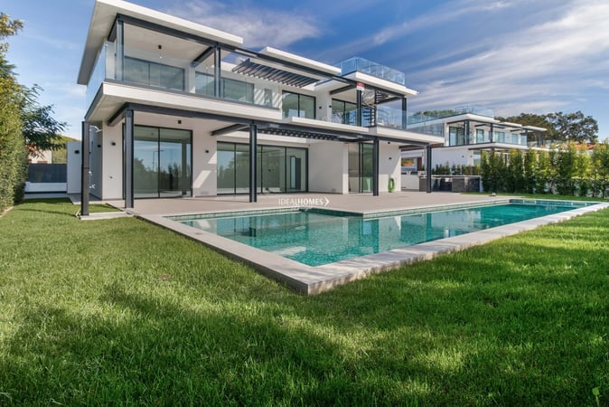 Villa in Olhos de Agua - view 1