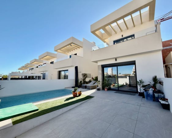 House in Los Montesinos - view 1