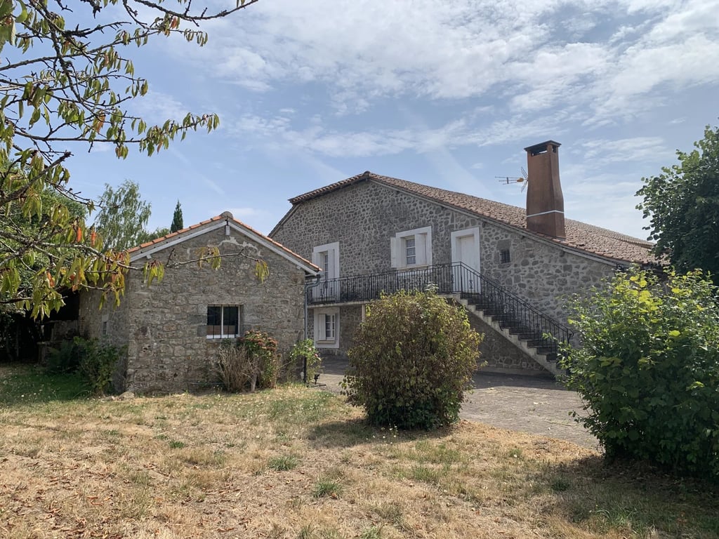 House in Saint-Saud-Lacoussiere