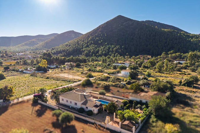 Villa in Jalon - view 1