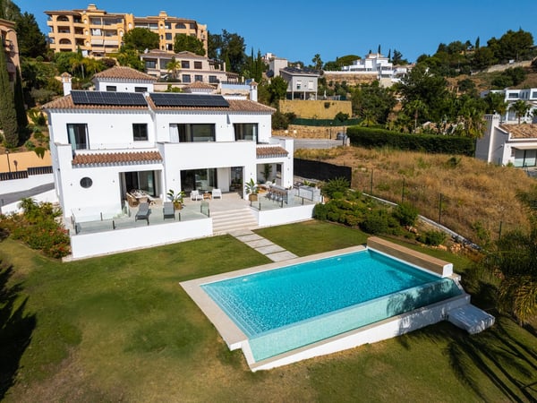 House in Elviria - view 1