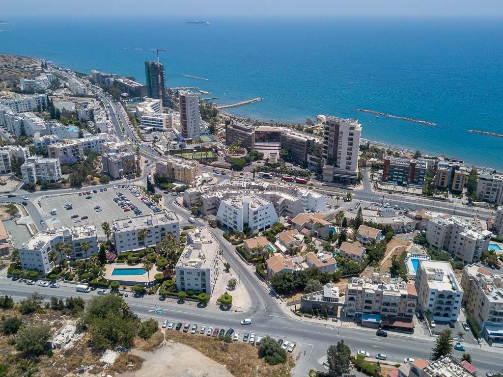 House in Agios Tychon - Image 3