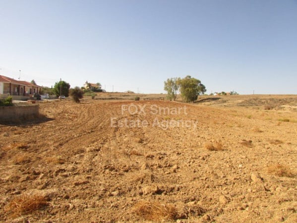 Land in Palaiometocho - view 1