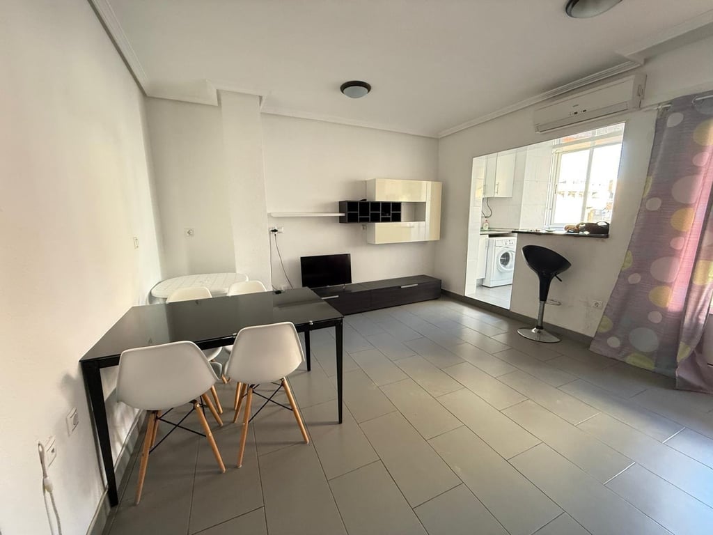 Apartment in Torrevieja - Image 2