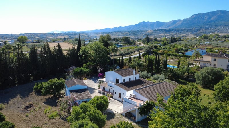 Villa in Alhaurin el Grande - view 1