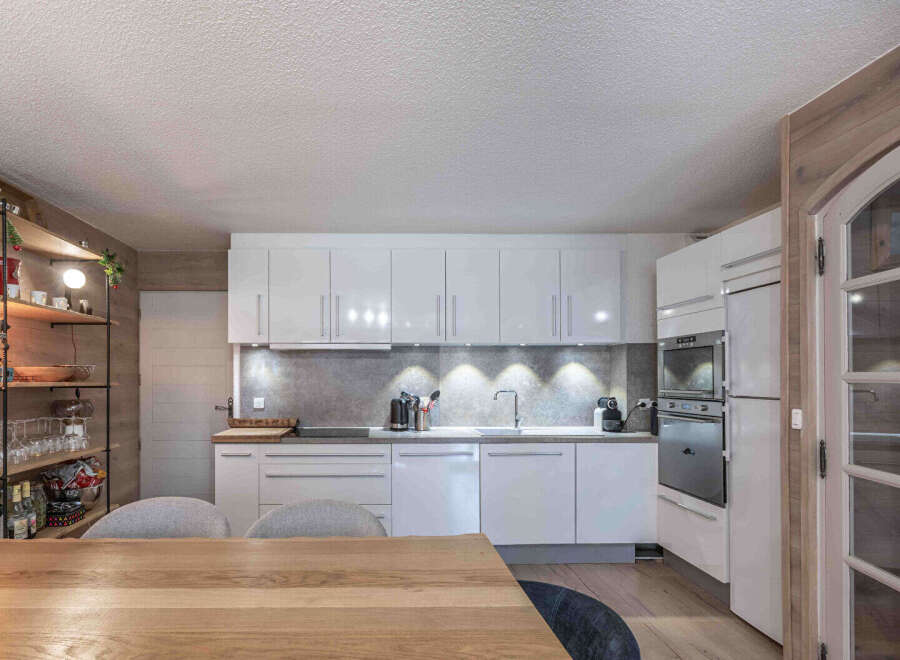 Apartment in Meribel - Image 2