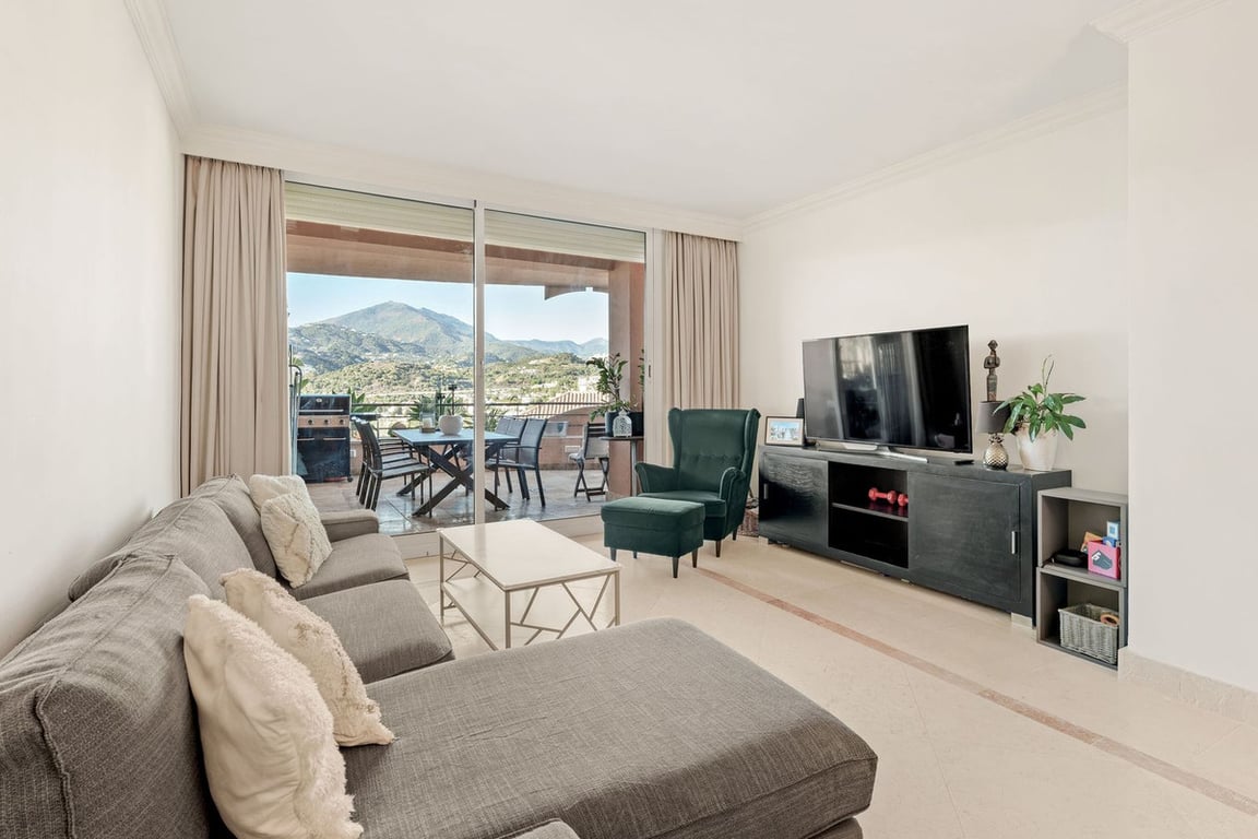 Apartment in Nueva Andalucia - Image 5