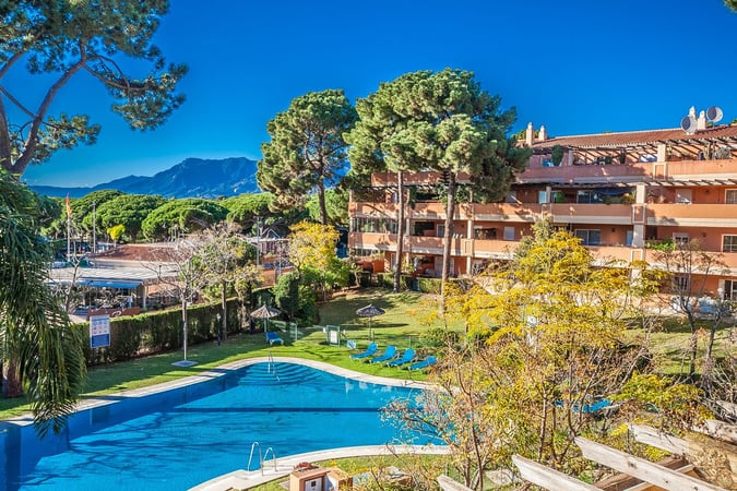 Apartment in Elviria - view 1