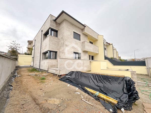 Villa in Ranhados - view 1