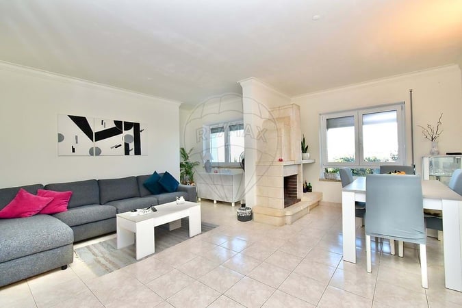 Apartment in Carcavelos - view 1