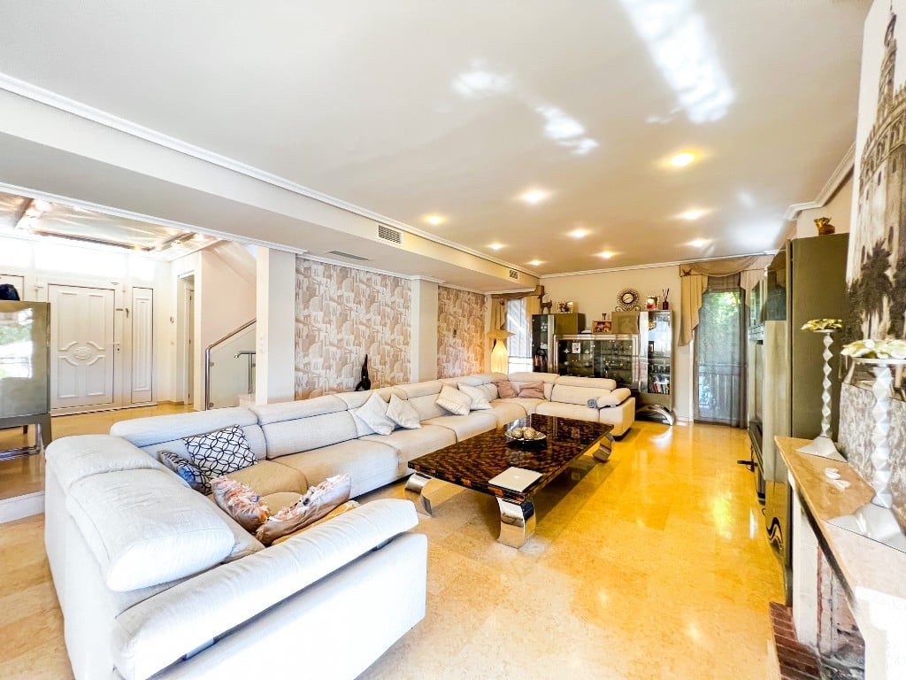 Villa in Torrevieja - Image 2